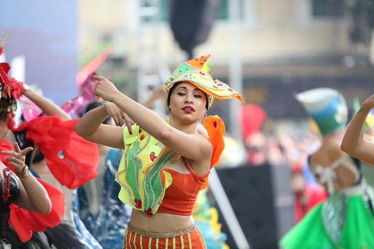 Tưng bừng Carnival đường phố tại phố đi bộ Hồ Gươm nhân kỷ niệm ‘20 năm Thành phố Vì hòa bình’ ảnh 9