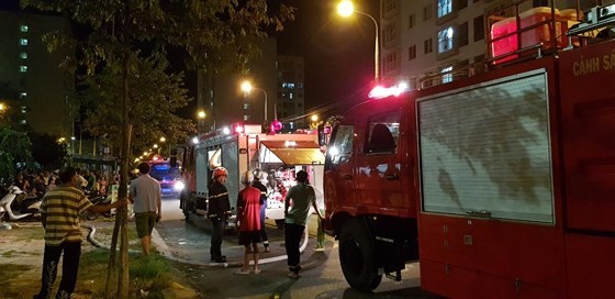 Thắp hương cúng rằm làm cháy căn hộ chung cư ảnh 2