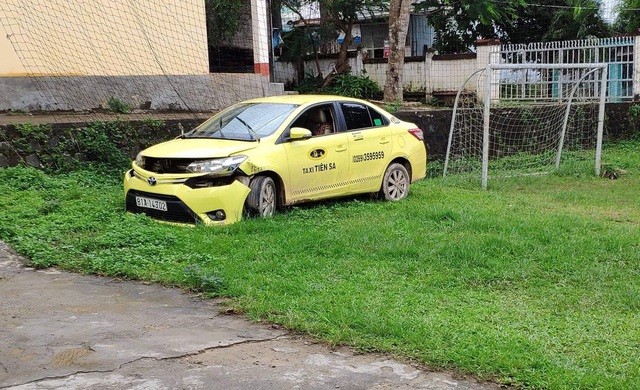 Khởi tố 2 đối tượng cướp taxi bằng súng AK ảnh 1