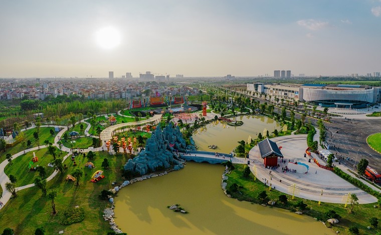 Cộng đồng cosplay 'phát cuồng' với điểm sống ảo mới ở Hà Nội ảnh 1