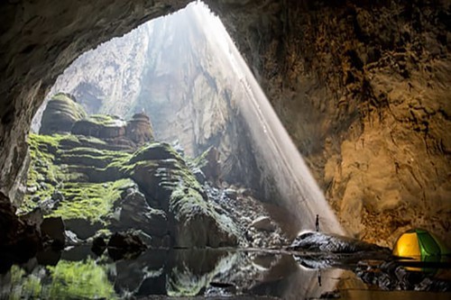 Hang Sơn Đoòng được xác nhận lỷ lục là hang động tự nhiên lớn nhất thế giới vào năm bao nhiêu?