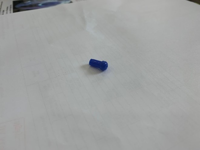 Nghịch dại nhét đuôi bút bi vào lỗ mũi, bé trai phải cấp cứu ảnh 1