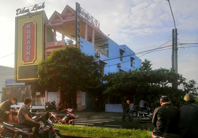 Bắt quả tang 68 thanh niên dương tính ma túy trong quán karaoke ảnh 1