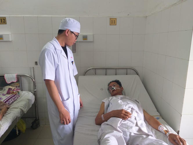 Cứu sống cụ ông xuất huyết nội nguy kịch không cần phẫu thuật ảnh 1