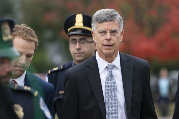 Đại sứ Mỹ giải trình, ông Trump rơi vào thế bí chưa từng có ảnh 1