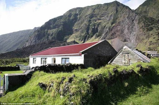 Tristan Da Cunha có diện tích bao nhiêu?