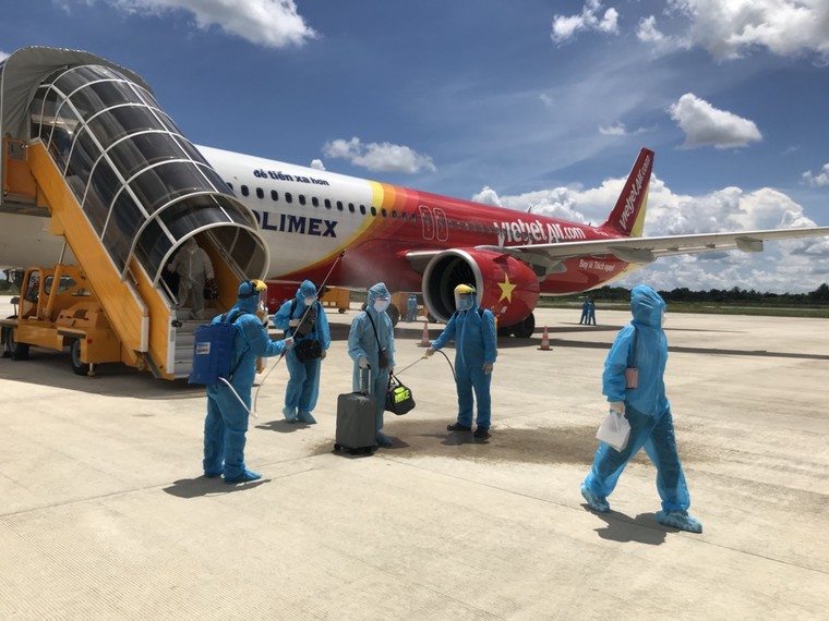 Tiếp tục sứ mệnh, Vietjet thực hiện trung bình 1 chuyến bay cứu trợ mỗi ngày ảnh 1