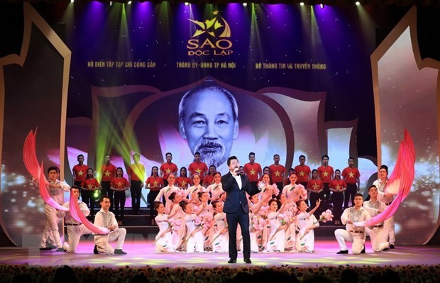 Chương trình 'Sao Độc lập' kỷ niệm 75 năm Cách mạng Tháng Tám ảnh 1