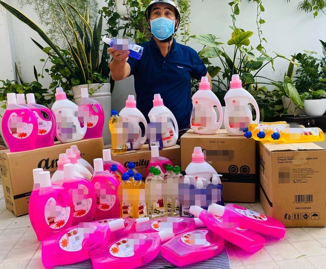 Ánh đèn sân khấu đóng lại, hàng quán online mở ra ảnh 4