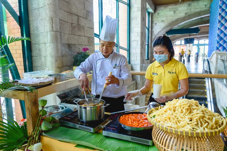 Du khách nô nức đổ về Núi Bà Tây Ninh mùa trăng 2020 và đây là lý do ảnh 1