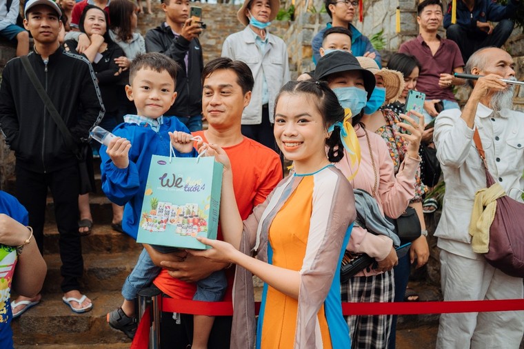 Du khách nô nức đổ về Núi Bà Tây Ninh mùa trăng 2020 và đây là lý do ảnh 6