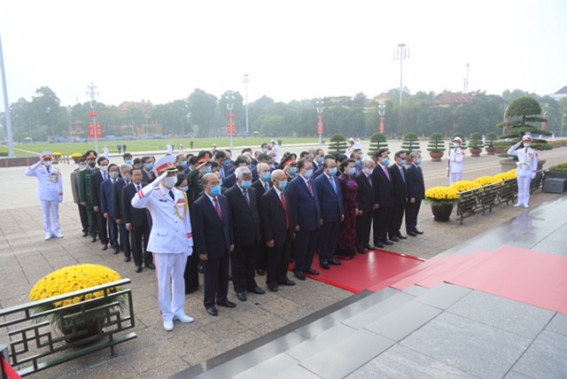 Lãnh đạo Đảng, Nhà nước, MTTQ Việt Nam vào Lăng viếng Chủ tịch Hồ Chí Minh ảnh 4