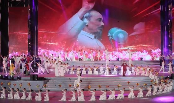 Hoành tráng đêm nhạc Khát vọng - Tỏa sáng ảnh 1