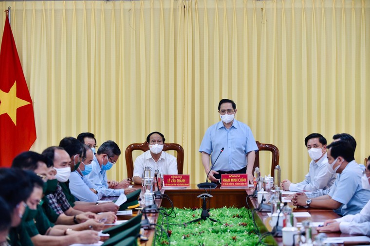 Thủ tướng thị sát biên giới Tây Nam, đốc thúc chống dịch, động viên lực lượng tuyến đầu ảnh 2