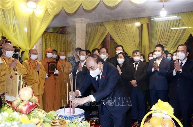 Chủ tịch nước Nguyễn Xuân Phúc viếng Đại lão Hòa thượng Thích Phổ Tuệ ảnh 4