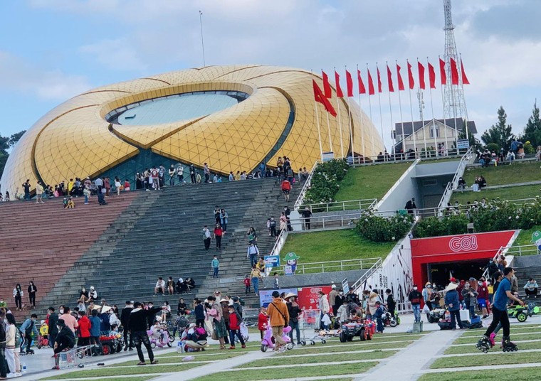 Dịp Tết Nguyên đán 2022, ngành du lịch TP Hồ Chí Minh thu 3.100 tỷ đồng ảnh 1