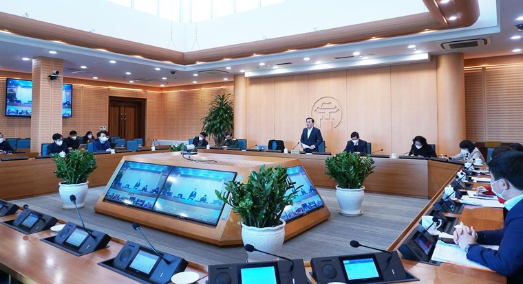 Hà Nội yêu cầu giảm tối đa bệnh nhân COVID-19 chuyển tầng và tử vong ảnh 1