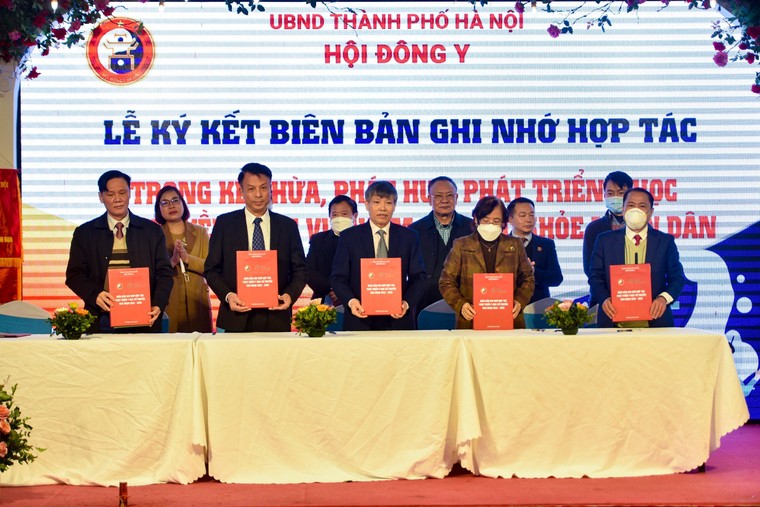 Hội Đông y TP Hà Nội kỷ niệm Ngày thầy thuốc Việt Nam và phát động phong trào thi đua năm 2022 ảnh 6