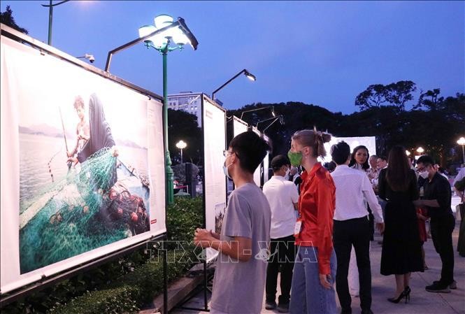 Khai mạc Triển lãm ảnh báo chí thế giới năm 2021 ảnh 2