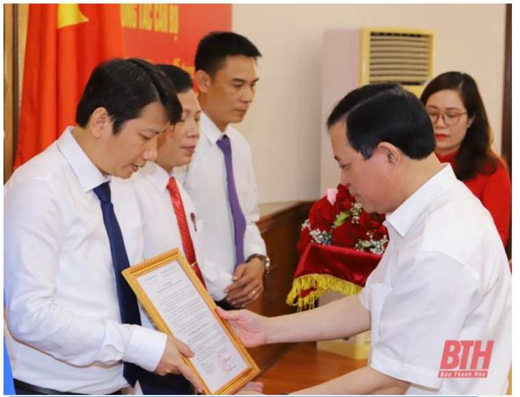 Nhà báo Nguyễn Việt Ba được bổ nhiệm Tổng Biên tập Báo Thanh Hóa ảnh 1