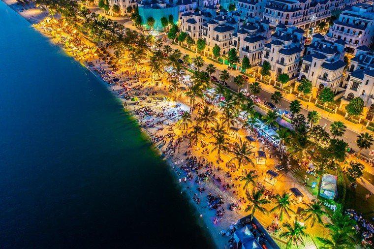 Phố lên đèn, cư dân 'Quận Ocean' háo hức lên đồ đi dạ hội ảnh 1