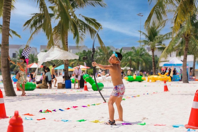 Phố lên đèn, cư dân 'Quận Ocean' háo hức lên đồ đi dạ hội ảnh 2
