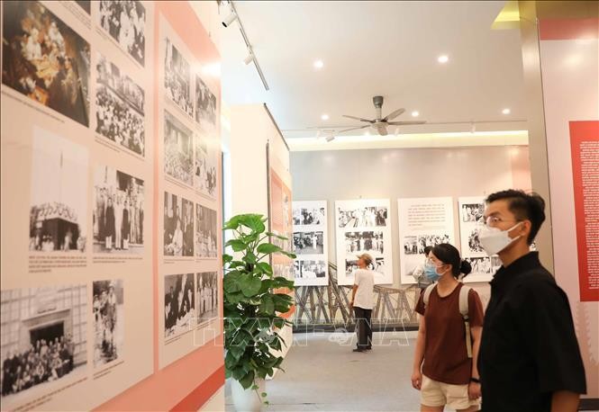 Triển lãm 'Chủ tịch Hồ Chí Minh với Thủ đô Hà Nội' ảnh 2