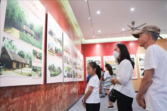 Triển lãm 'Chủ tịch Hồ Chí Minh với Thủ đô Hà Nội' ảnh 3