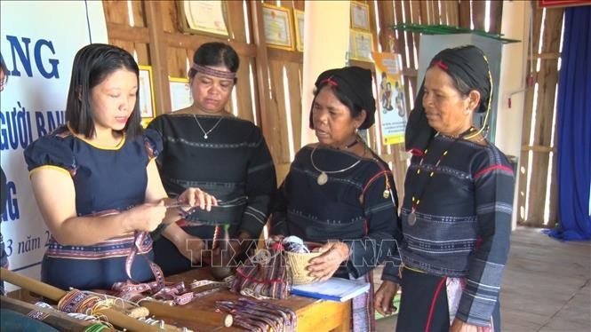 Bảo tồn, phát huy giá trị nghề dệt thổ cẩm truyền thống ảnh 2