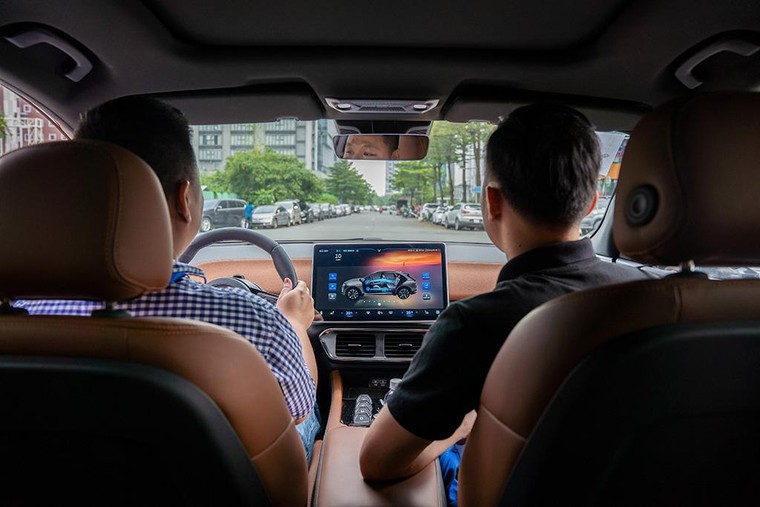 Người Sài Gòn lái thử VinFast VF 8: 'Đáng mua nhất trong tầm giá 1 tỷ đồng!' ảnh 5