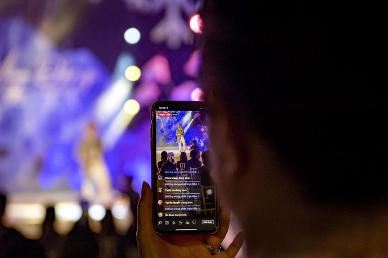 Hàng nghìn khán giả “phiêu” cùng “Mùa Đông by Mey” tại Meyhomes Capital Phú Quốc ảnh 4