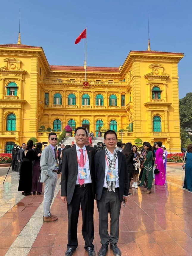 Hạnh phúc trào dâng sau gần 40 năm đón Tết tại Việt Nam ảnh 1