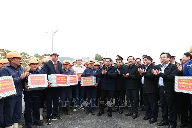 Thủ tướng: Thi công cao tốc bảo đảm tiến độ, chất lượng, không đội vốn ảnh 2