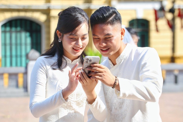 Chiêm ngưỡng vẻ đẹp của phụ nữ Thủ đô trong Tuần lễ Áo dài ảnh 3