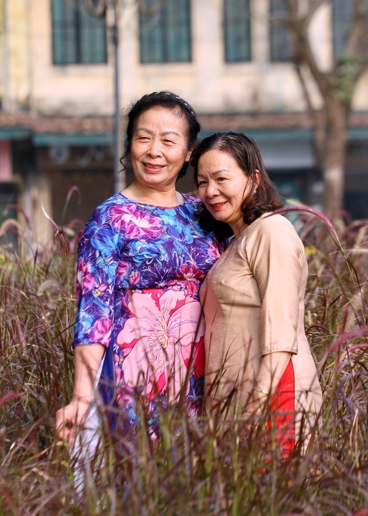 Chiêm ngưỡng vẻ đẹp của phụ nữ Thủ đô trong Tuần lễ Áo dài ảnh 4