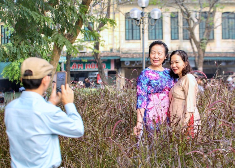 Chiêm ngưỡng vẻ đẹp của phụ nữ Thủ đô trong Tuần lễ Áo dài ảnh 6