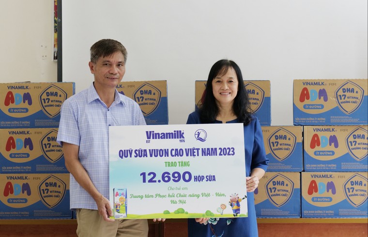 Vinamilk & quỹ sữa cùng hơn 11.000 trẻ em khó khăn đón năm học mới ảnh 4