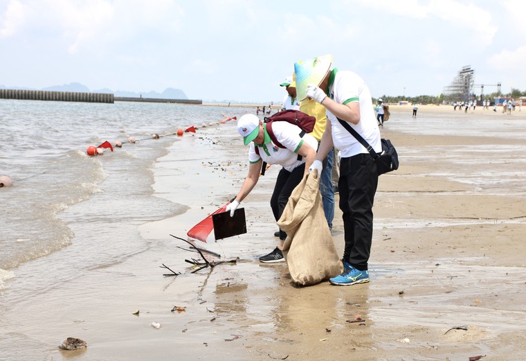 Sun Group đồng hành hưởng ứng Ngày Châu Âu vì một Hạ Long xanh ảnh 6