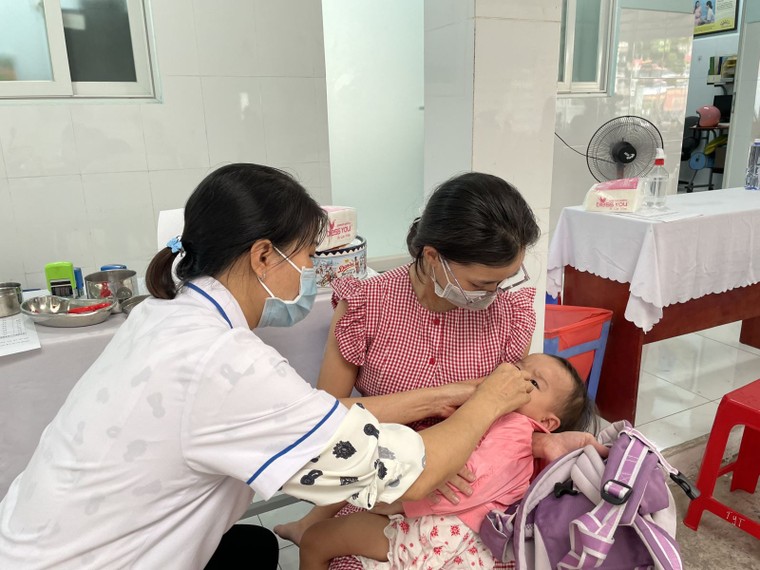 Vì sao phụ huynh cần phải đưa trẻ đi uống vitamin A? ảnh 1