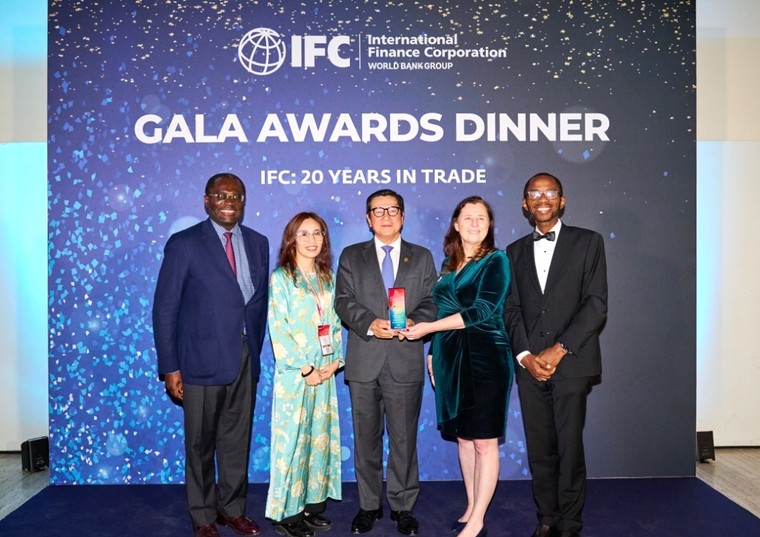 HDBank nhận giải “Ngân hàng phát hành xuất sắc - Tăng trưởng năng động” tại Việt Nam ảnh 1