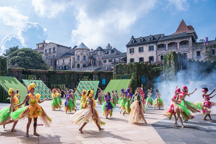 Hơn 200 nghệ sĩ quy tụ trong show diễn mới toanh tại Sun World Ba Na Hills ảnh 5