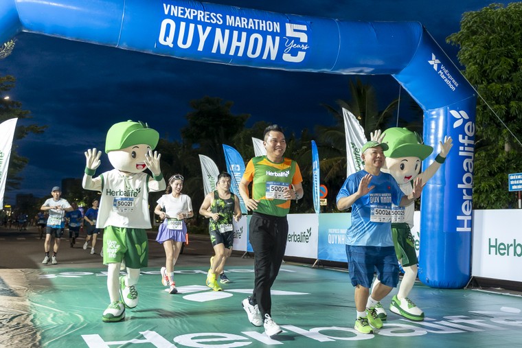Herbalife Việt Nam đồng hành cùng giải chạy VnExpress Marathon Quy Nhơn 2024 ảnh 3