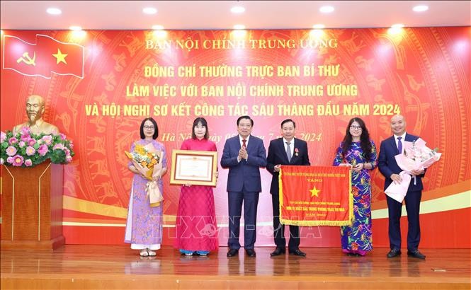 Đẩy nhanh tiến độ điều tra, xử lý dứt điểm, nghiêm minh các vụ án, vụ việc tham nhũng ảnh 2