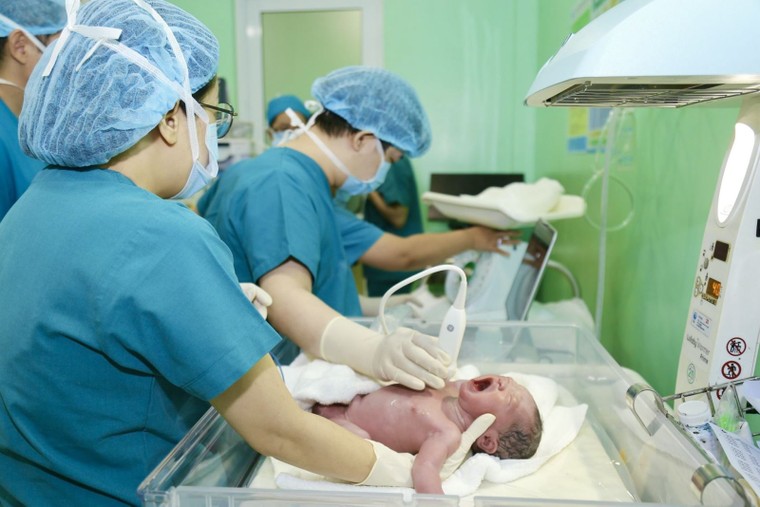 Thông tim can thiệp bào thai cứu sống bé trai bị dị tật bẩm sinh tim nặng ảnh 1