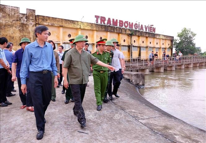 Sẵn sàng mọi phương án thoát lũ sông Hoàng Long, Ninh Bình ảnh 1