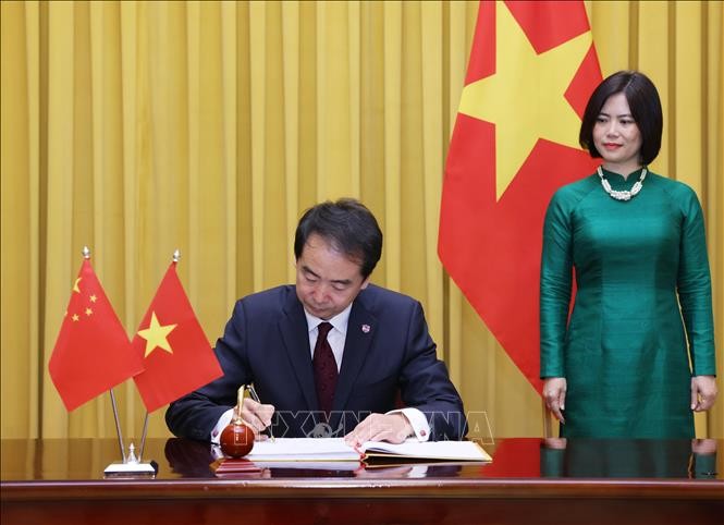 Tổng Bí thư, Chủ tịch nước Tô Lâm tiếp Đại sứ Trung Quốc đến trình Quốc thư ảnh 5