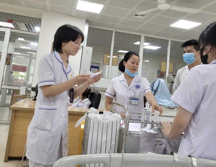 Thay đổi phong cách, xây dựng hình ảnh đẹp về người cán bộ y tế ảnh 1