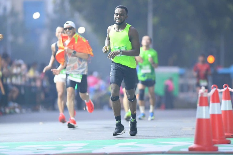 Runner quốc tế “tham dự VPIM để thấy mình giống người Hà Nội hơn” ảnh 1