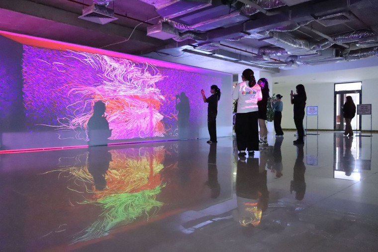 Nhịp sống Sài Gòn xưa và nay được tái hiện sống động bằng công nghệ tại ArtTech Fusion ảnh 3