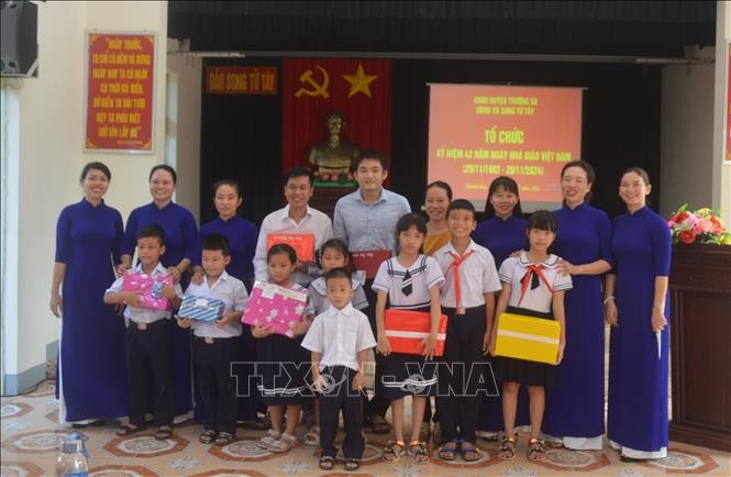 Ngày Nhà giáo Việt Nam: Tri ân thầy, cô giáo ở huyện đảo Trường Sa ảnh 1